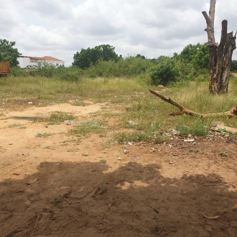 A Venda TERRENO BERMA ESTRADA 60X100 VIA EXPRESSA