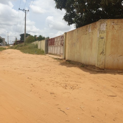 A Venda TERRENO BERMA ESTRADA 60X100 VIA EXPRESSA