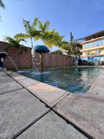 A Venda Vivenda V4 com piscina e anexo, no Lar do Patriota, Benfica.