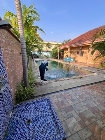 A Venda Vivenda V4 com piscina e anexo, no Lar do Patriota, Benfica.