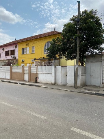 A Venda Moradia V3 com anexos, na Vila Alice