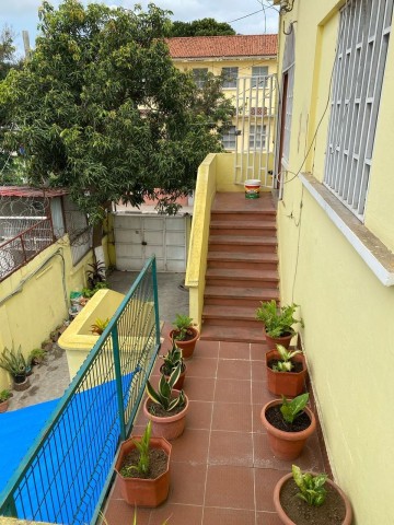 A Venda Moradia V3 com anexos, na Vila Alice