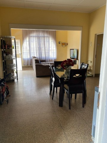 A Venda Moradia V3 com anexos, na Vila Alice