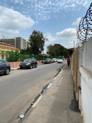 A Venda Moradia V3 com anexos, na Vila Alice
