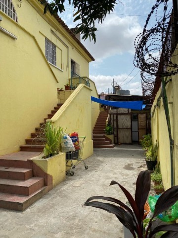 A Venda Moradia V3 com anexos, na Vila Alice