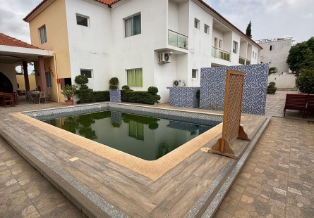 Anúncio Mansão V18 com piscina, na Zona Verde, Benfica.