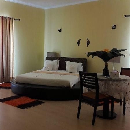 A Venda Hotel Internacional de Luanda, na Samba.
