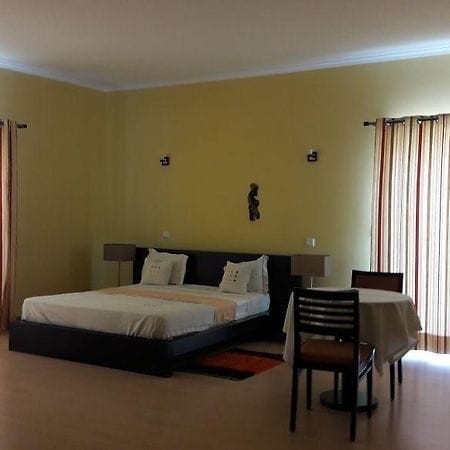 A Venda Hotel Internacional de Luanda, na Samba.