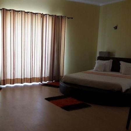 A Venda Hotel Internacional de Luanda, na Samba.
