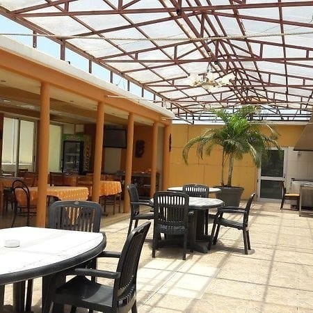 A Venda Hotel Internacional de Luanda, na Samba.