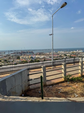 A Venda Estabelecimento comercial no Miramar - Ingombotas