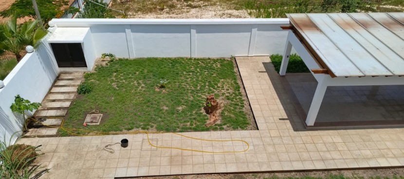 A Venda Vivenda V5 com piscina e anexo, no Lar do Patriota, Benfica.