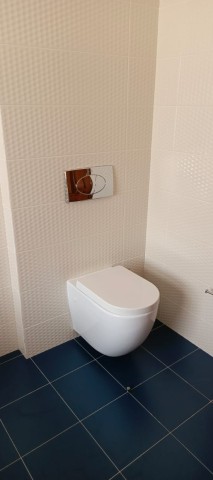 A Venda Vivenda V5 com piscina e anexo, no Lar do Patriota, Benfica.