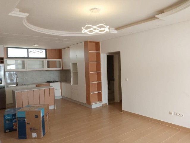 A Venda Apartamento T4, no Lar do Patriota, Benfica.