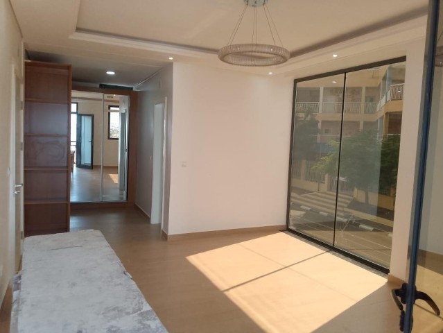 A Venda Apartamento T4, no Lar do Patriota, Benfica.