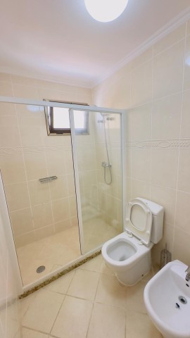 A Venda Vivenda V3 dúplex, no Condomínio Luar, Talatona