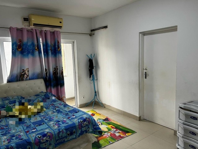 A Venda Apartamento T3, mobiliado, na Mutamba, Ingombotas.