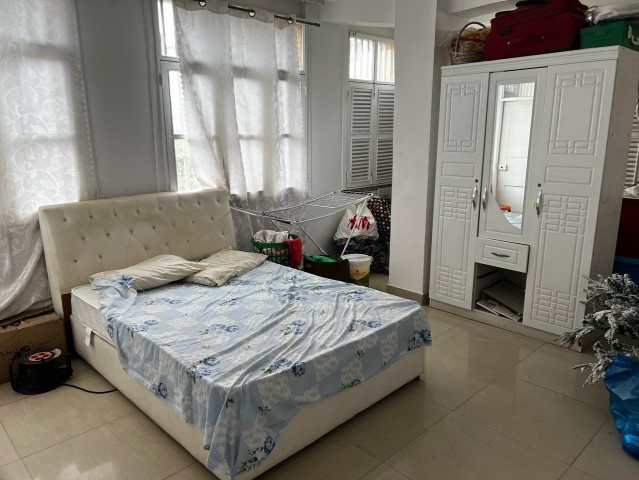 A Venda Apartamento T3, mobiliado, na Mutamba, Ingombotas.