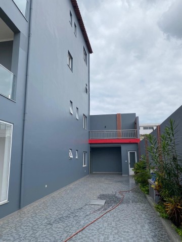 A Venda EDIFÍCIO DE ESCRITORIOS E APARTAMENTO