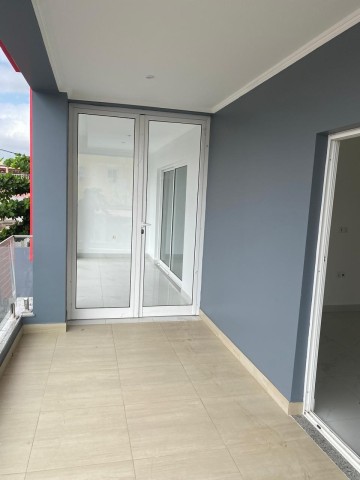A Venda EDIFÍCIO DE ESCRITORIOS E APARTAMENTO