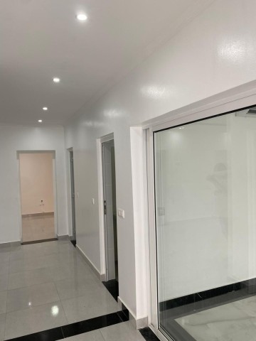 A Venda EDIFÍCIO DE ESCRITORIOS E APARTAMENTO