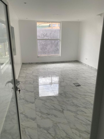 A Venda EDIFÍCIO DE ESCRITORIOS E APARTAMENTO