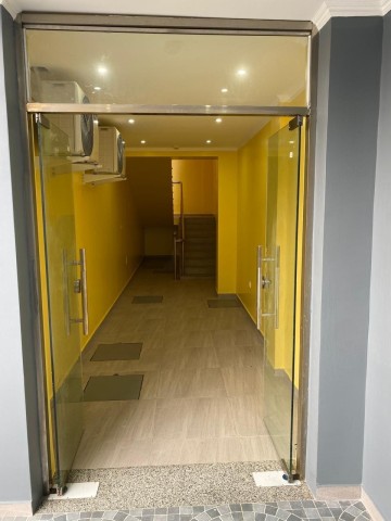 A Venda EDIFÍCIO DE ESCRITORIOS E APARTAMENTO