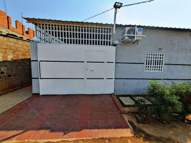 A Venda Vende-se está maravilhosa casa