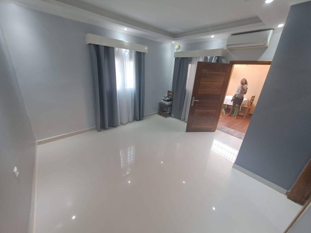 A Venda Vende-se está maravilhosa casa