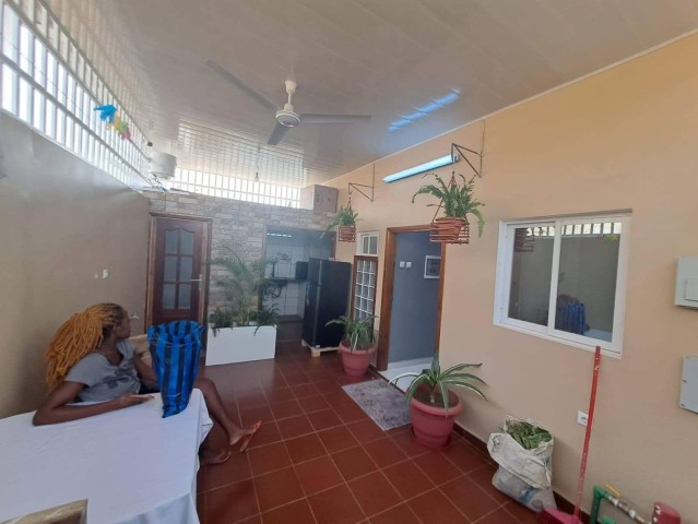 A Venda Vende-se está maravilhosa casa
