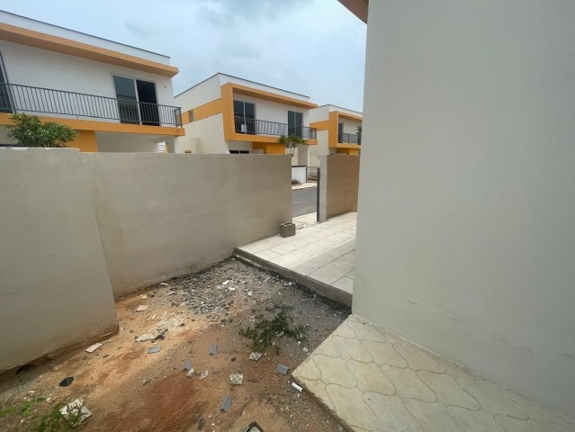 A Venda Vivenda V4, no Condomínio Orlando, Centralidade do Kilamba.