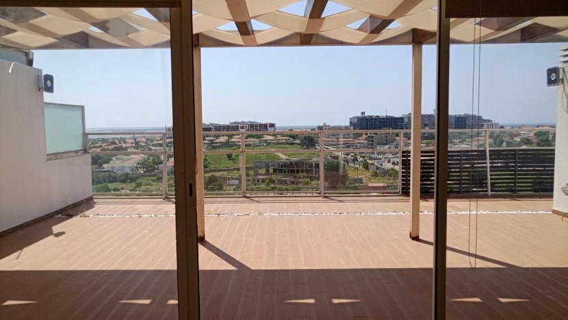 A Venda Penthouse T4, mobiliada, no Condomínio Terraços do Atlântico, Talatona.