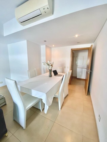A Venda Apartamento T2, mobiliado, no Condomínio Dolce Vita, Talatona.