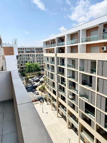 A Venda Apartamento T2, mobiliado, no Condomínio Dolce Vita, Talatona.