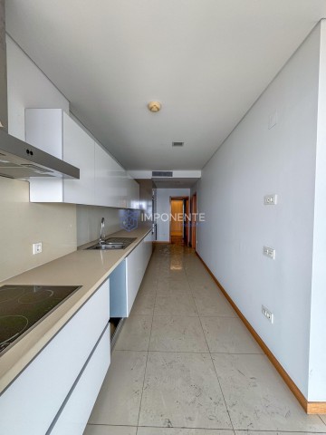 A Venda Luxuoso apartamento T2, mobiliado, no Edifício Kanhangulo, Ingombotas