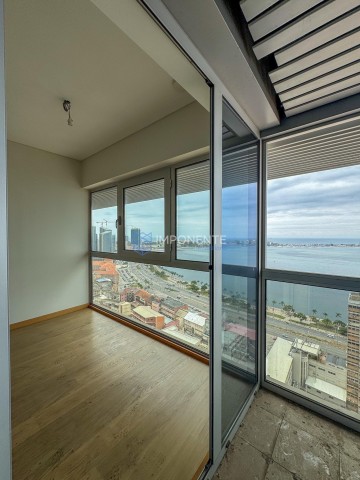 A Venda Luxuoso apartamento T2, mobiliado, no Edifício Kanhangulo, Ingombotas