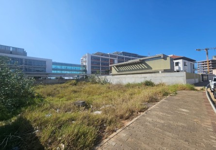 Anúncio Terreno 700m², no prestigioso condomínio Sodimo, Praia do Bispo.