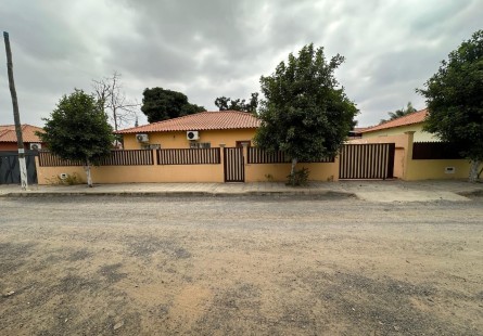 Anúncio Vivenda V3 com anexo, Condomínio Vila Flor, Camama.