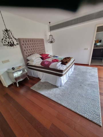 A Venda Vivenda V4 de alto padrão, com piscina e anexo, no Condomínio Adelaide, Talatona.