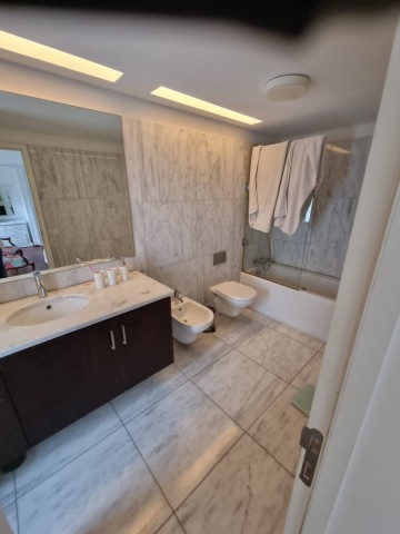 A Venda Vivenda V4 de alto padrão, com piscina e anexo, no Condomínio Adelaide, Talatona.