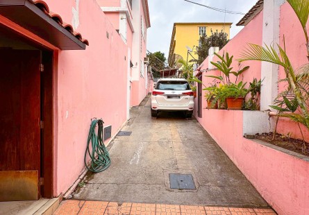Anúncio Vivenda V8 com espaço comercial, na Maianga, Av. Amilcar Cabral, junto do hospital Josina Machel.