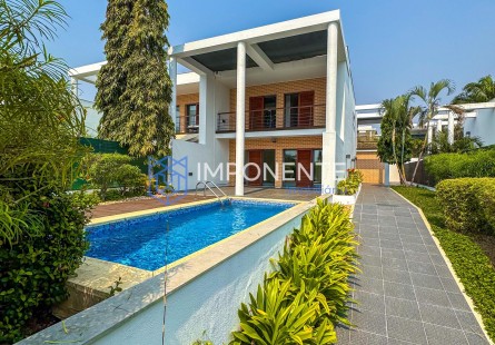 Anúncio Luxuosa Vivenda V3 com piscina e anexo, no condomínio Morro Bento, Corimba, estrada direita da Samba.
