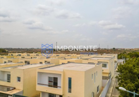 Anúncio Vivenda V5 de esquina virgem, no condomínio Vila Nostra, no Camama/Patriota.