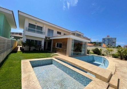Anúncio Luxuosa vivenda V5+3 com piscina, no Condomínio São Paulo, Talatona.